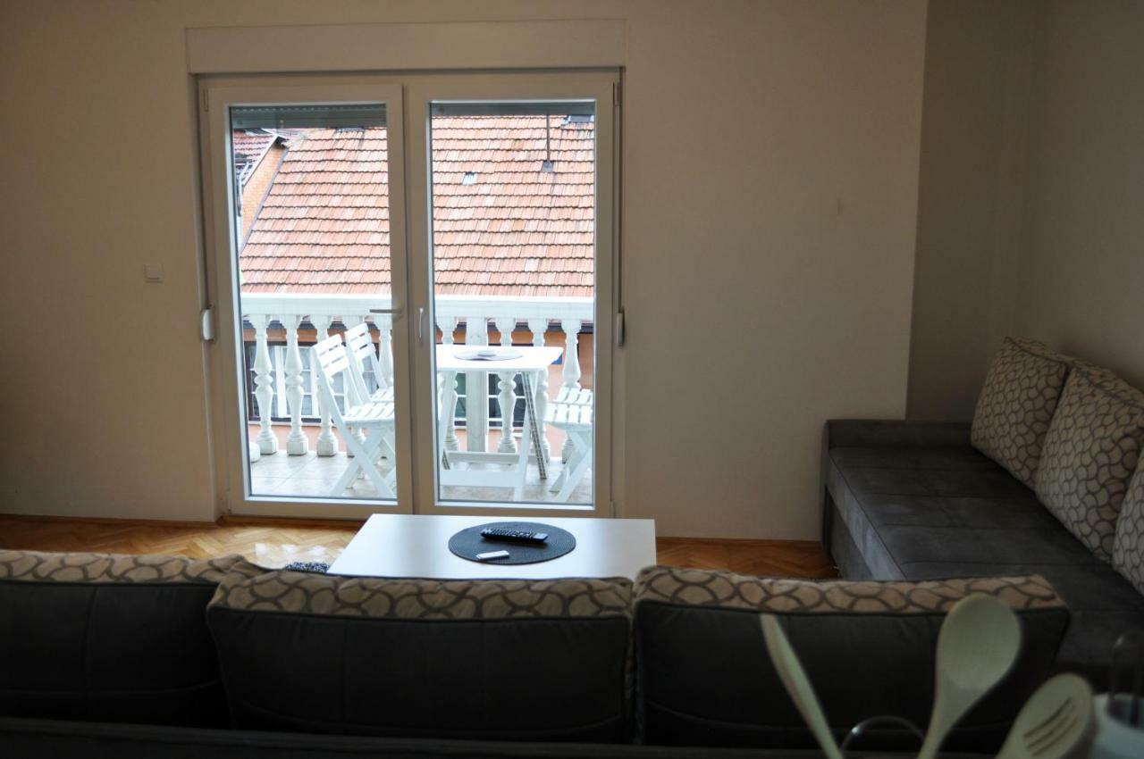 Apartman Dina Appartement Tuzla Buitenkant foto