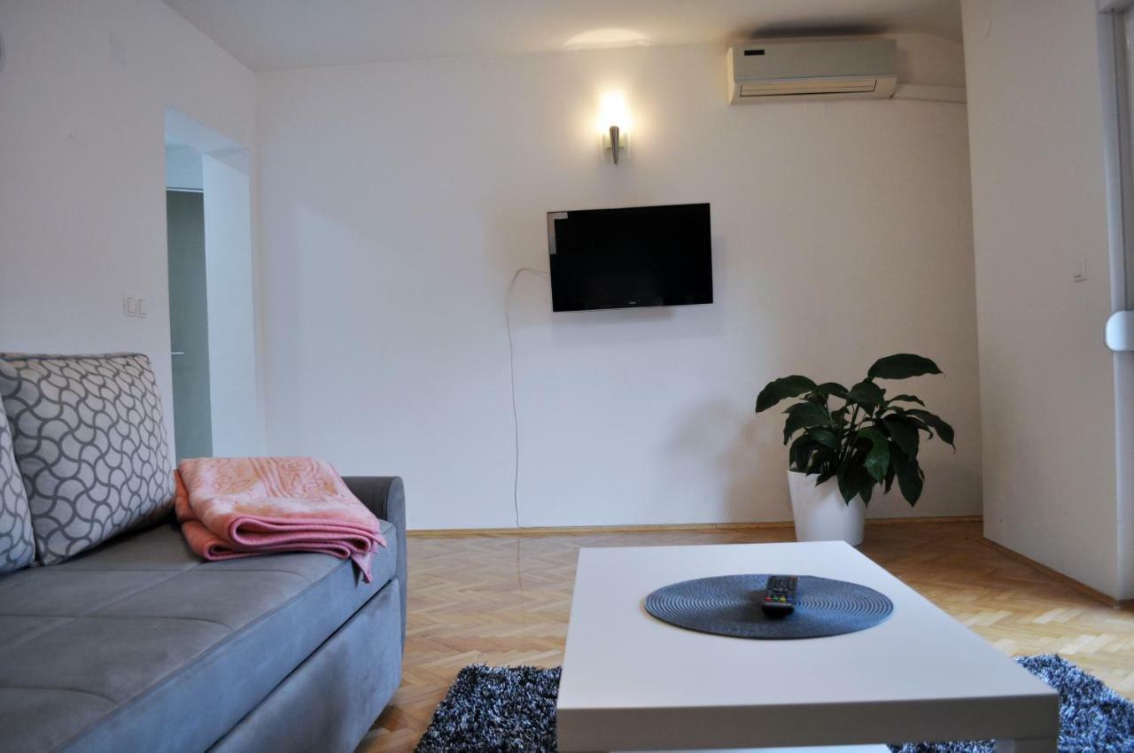 Apartman Dina Appartement Tuzla Buitenkant foto
