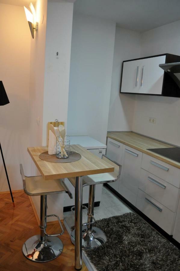 Apartman Dina Appartement Tuzla Buitenkant foto